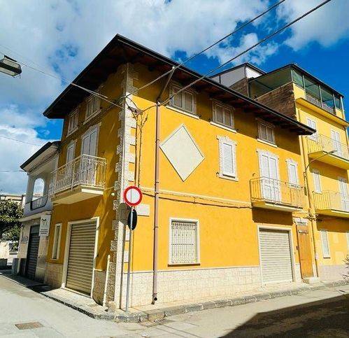 casa indipendente in vendita a Campobello di Licata