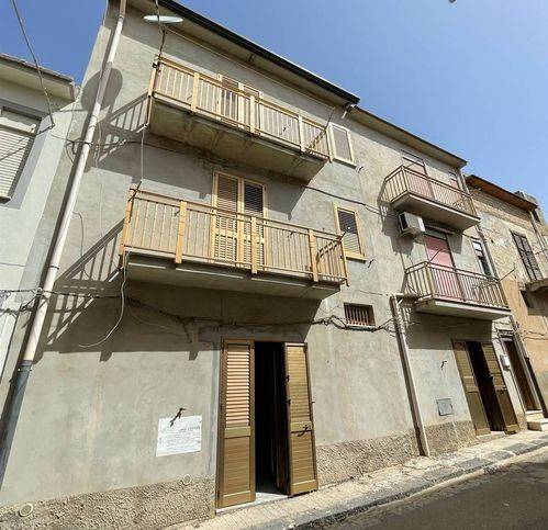 casa indipendente in vendita a Campobello di Licata