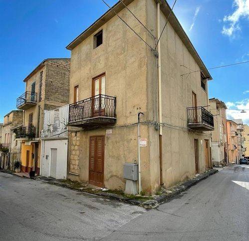 casa indipendente in vendita a Campobello di Licata