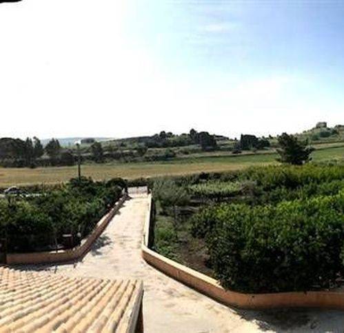 casa indipendente in vendita a Campobello di Licata