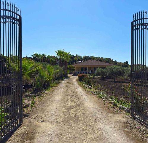casa indipendente in vendita a Campobello di Licata