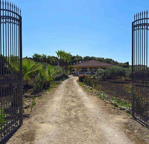 casa indipendente in vendita a Campobello di Licata