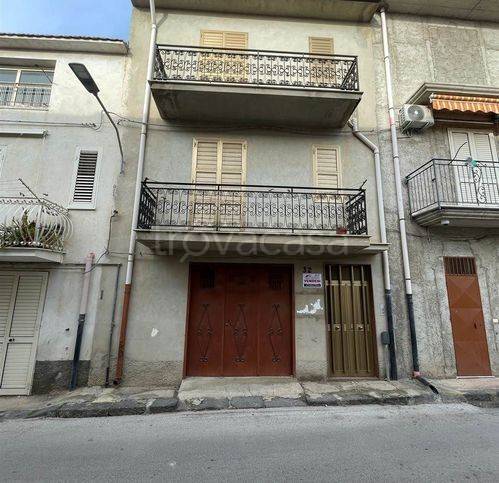 casa indipendente in vendita a Campobello di Licata