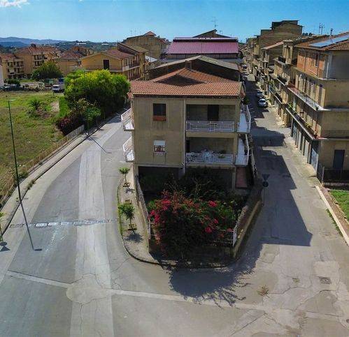 casa indipendente in vendita a Campobello di Licata