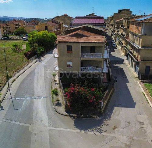 casa indipendente in vendita a Campobello di Licata