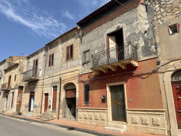 casa indipendente in vendita a Campobello di Licata