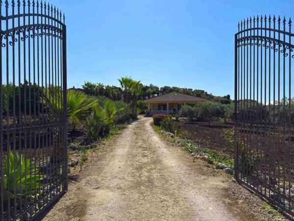 casa indipendente in vendita a Campobello di Licata