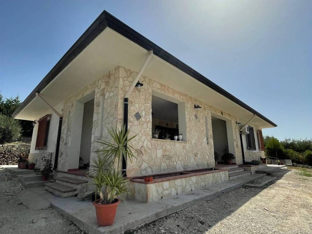 casa indipendente in vendita a Campobello di Licata