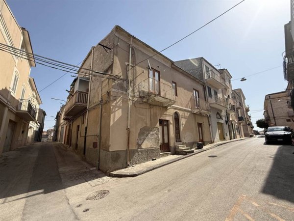 casa indipendente in vendita a Campobello di Licata