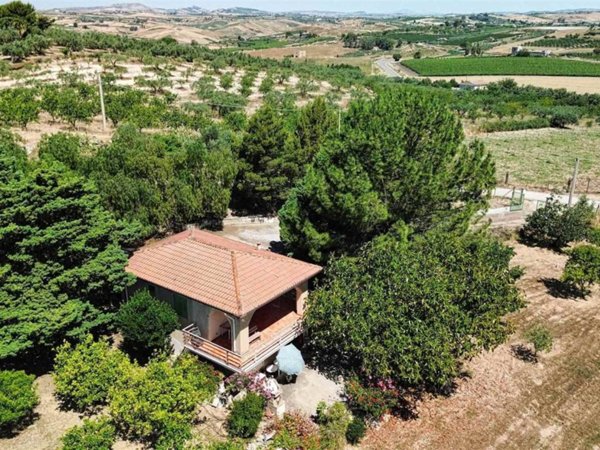 casa indipendente in vendita a Campobello di Licata