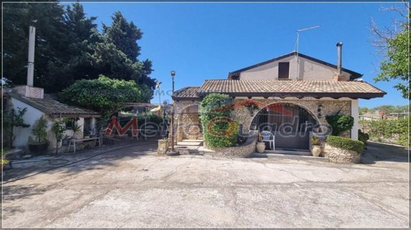casa indipendente in vendita a Campobello di Licata