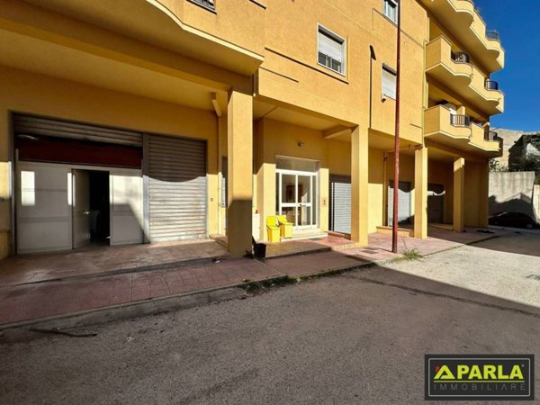 locale commerciale in vendita a Canicattì