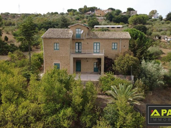 casa indipendente in vendita a Canicattì