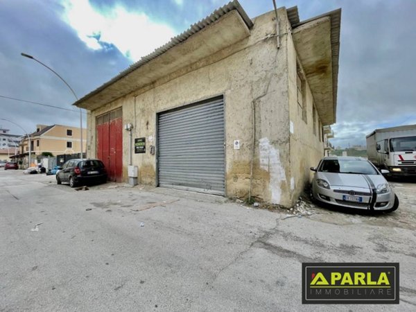 locale commerciale in vendita a Canicattì
