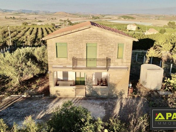 casa indipendente in vendita a Canicattì