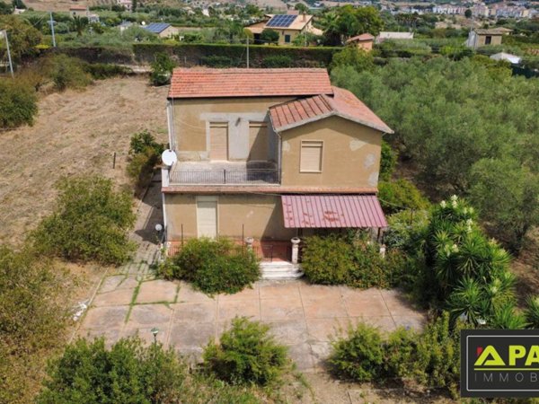 casa indipendente in vendita a Canicattì