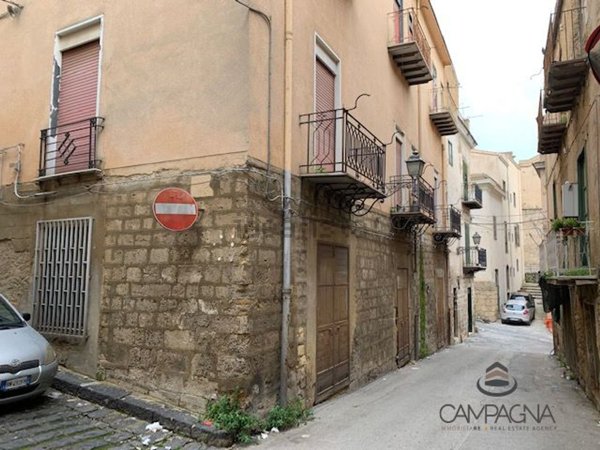 locale di sgombero in vendita a Canicattì
