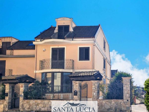 casa indipendente in vendita a Canicattì