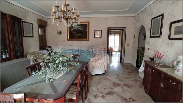 pentavano in vendita a Canicattì