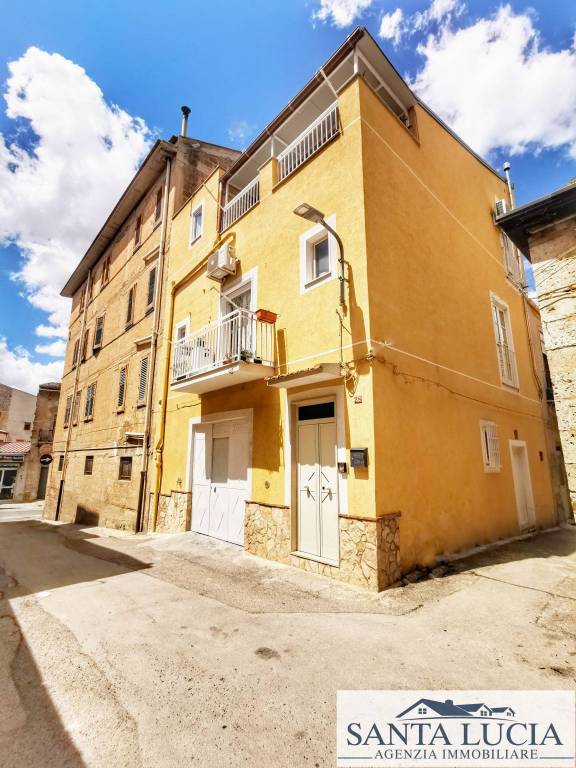 locale di sgombero in vendita a Canicattì