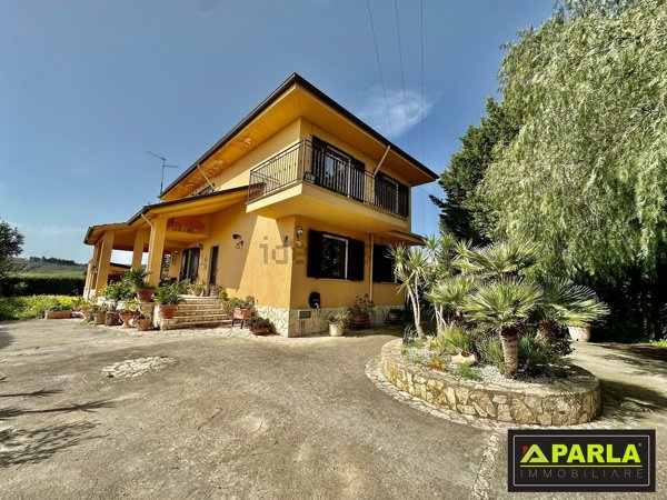 casa indipendente in vendita a Canicattì