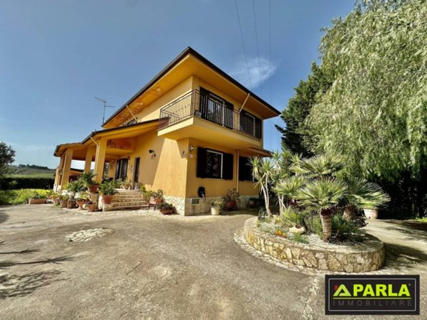 casa indipendente in vendita a Canicattì
