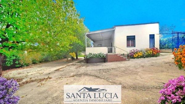 casa indipendente in vendita a Canicattì
