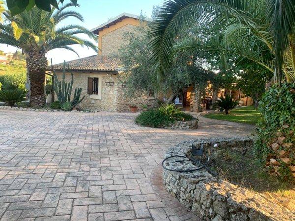 casa indipendente in vendita a Canicattì