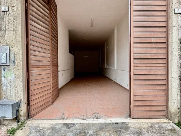 locale commerciale in vendita a Canicattì