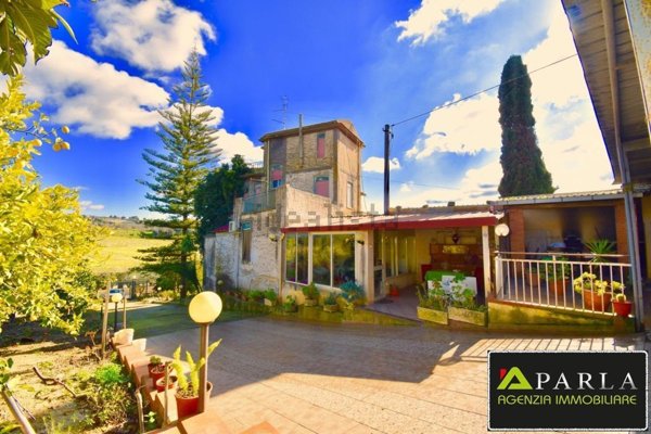 casa indipendente in vendita a Canicattì