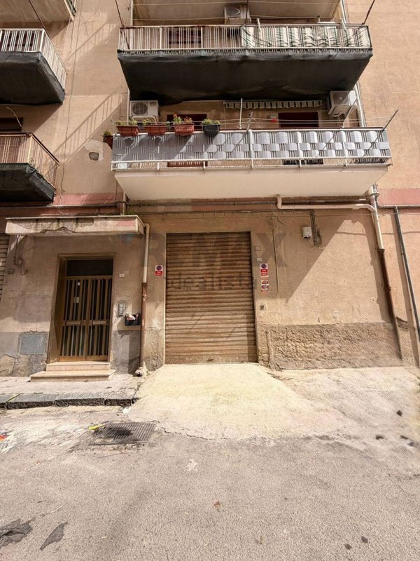 locale di sgombero in vendita a Canicattì