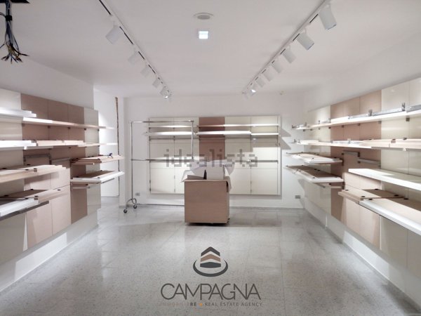 locale commerciale in vendita a Canicattì