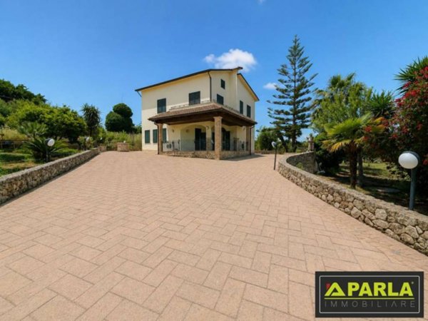 casa indipendente in vendita a Canicattì
