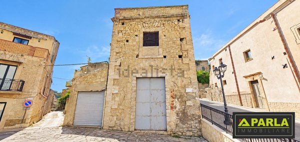 locale di sgombero in vendita a Canicattì