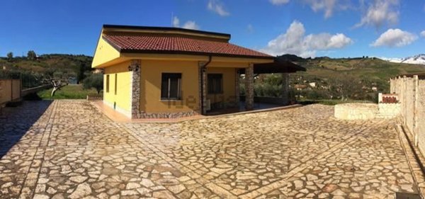 casa indipendente in vendita a Cianciana