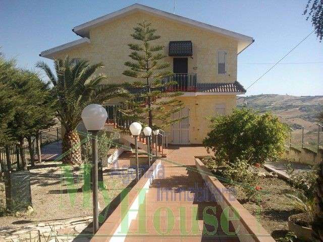 casa indipendente in vendita a Cianciana