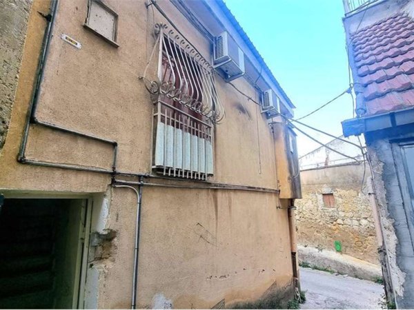 casa indipendente in vendita a Favara