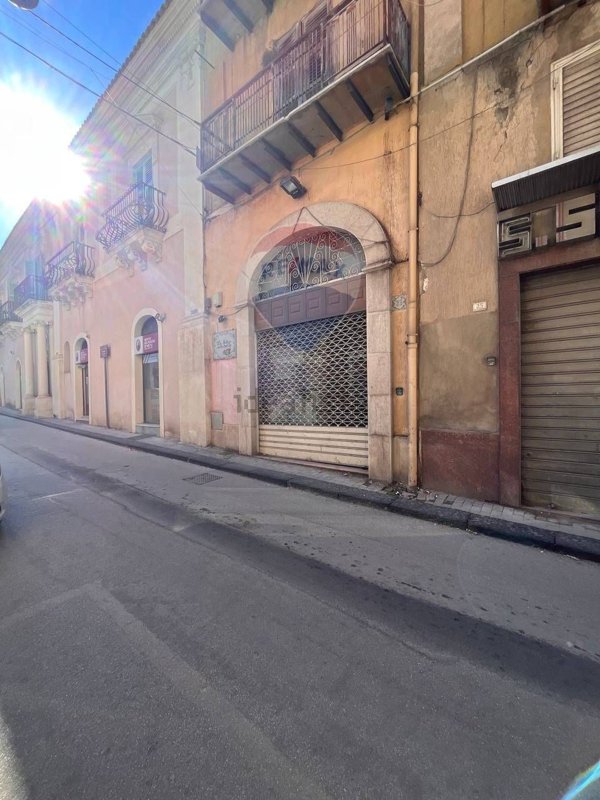 locale commerciale in vendita a Favara