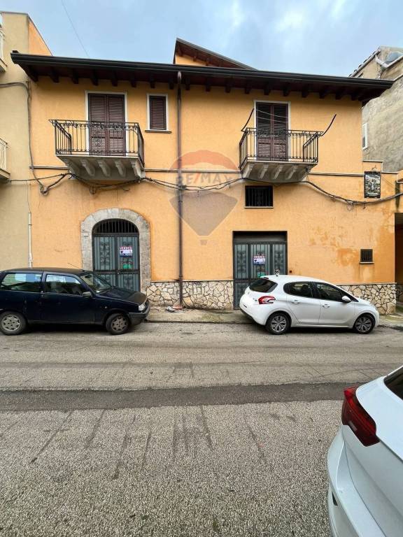locale commerciale in vendita a Favara