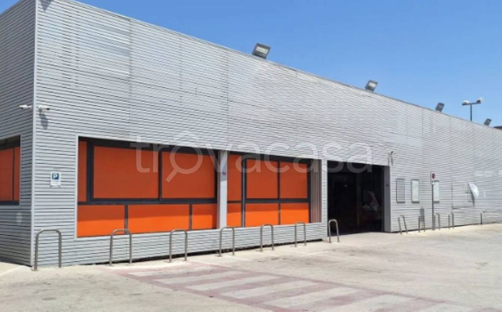 locale commerciale in vendita a Favara
