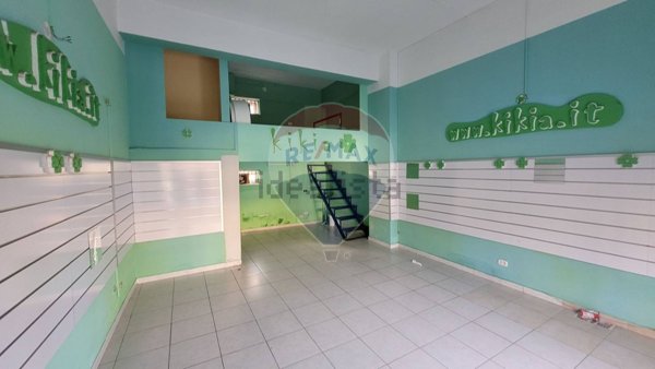 locale commerciale in vendita a Favara