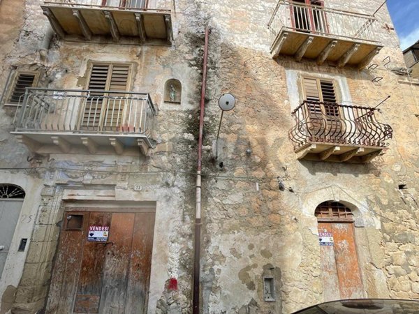 locale commerciale in vendita a Favara