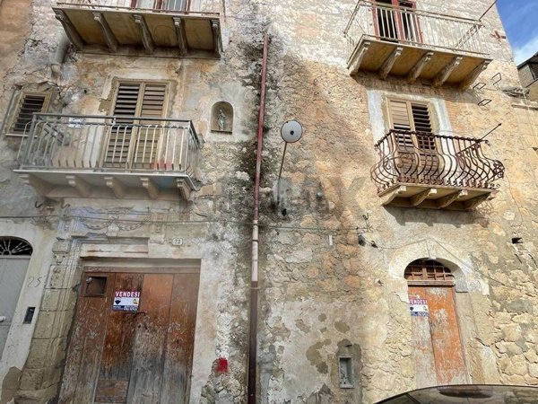 locale di sgombero in vendita a Favara