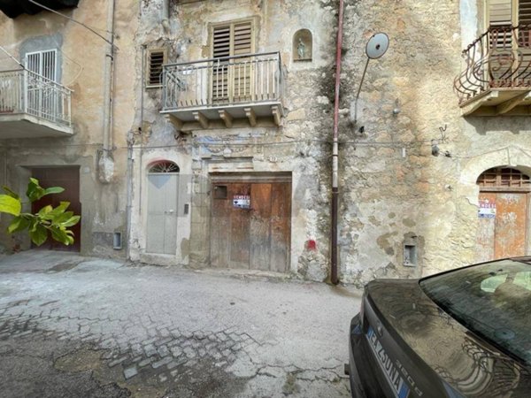 locale di sgombero in vendita a Favara