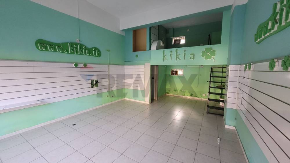 locale commerciale in vendita a Favara