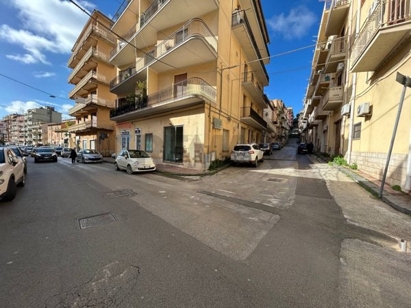 locale commerciale in vendita a Favara