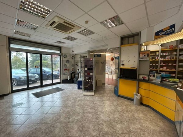 locale commerciale in vendita a Favara