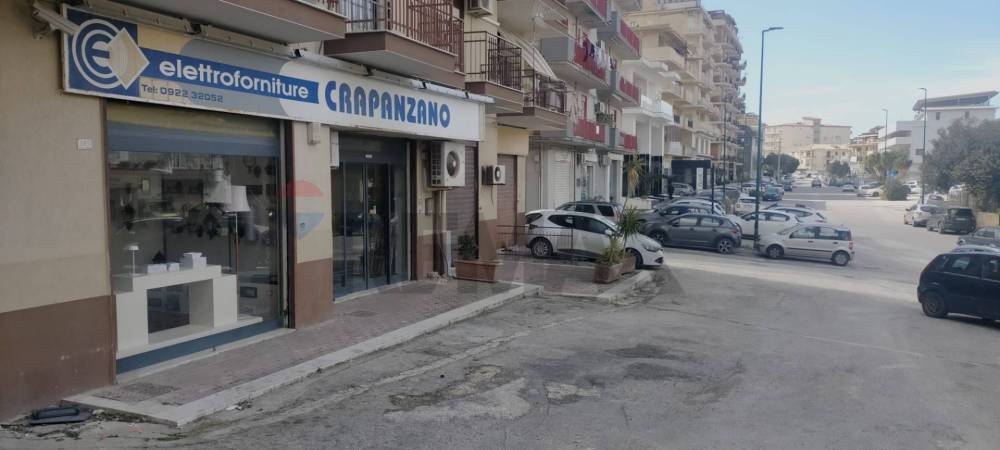locale commerciale in vendita a Favara