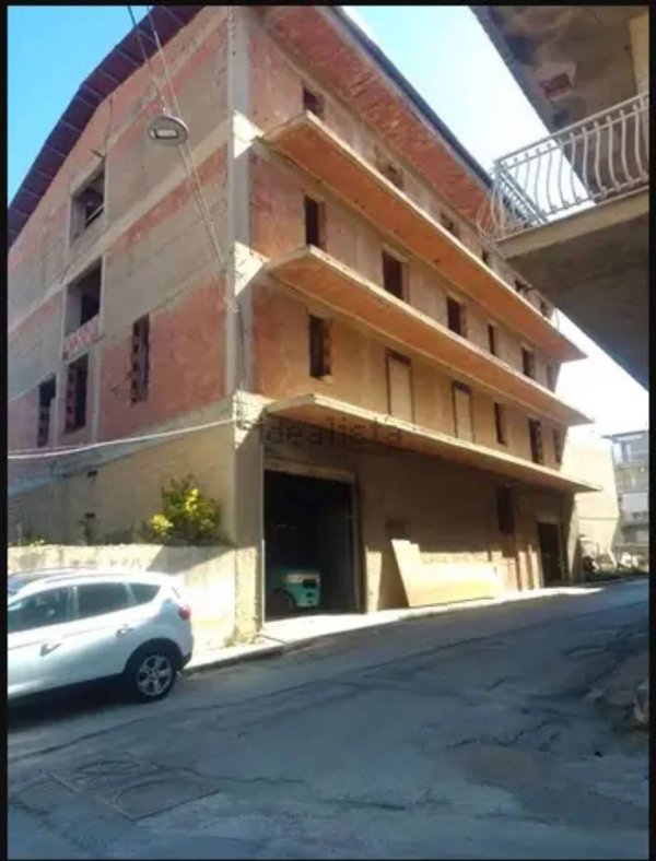 locale di sgombero in vendita a Favara
