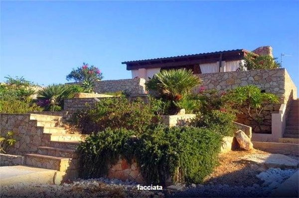 pentavano in vendita a Lampedusa e Linosa in zona Lampedusa